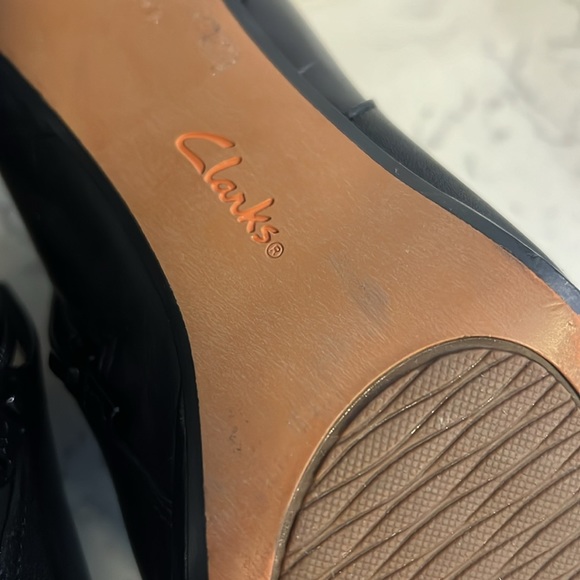 Clark’s Artisan short boots size 8.5 - Picture 5 of 7